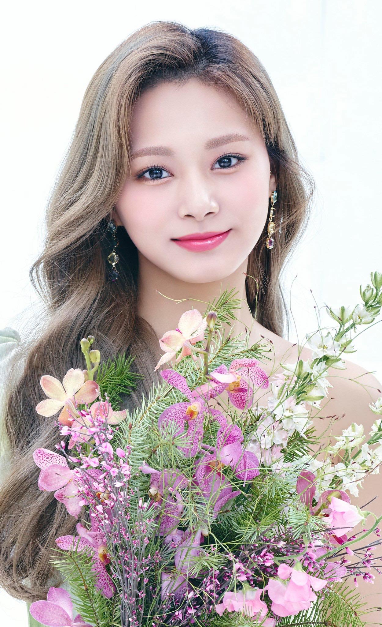 Twice chuyển sang style makeup đậm kiểu Nhật: Nữ thần Tzuyu vẫn xinh nhưng hơi “thường”, mờ nhạt hơn cả dàn mỹ nhân khác - Ảnh 3.