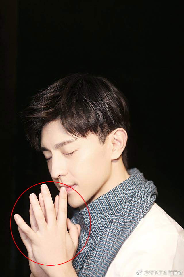 Sao Hoa ngữ và những đôi bàn tay tỉ lệ nghịch với gương ngoại hình: Châu Tấn và Đặng Luân đều sở hữu bàn tay mũm mĩm khác hẳn vẻ ngoài cool ngầu - Ảnh 2.