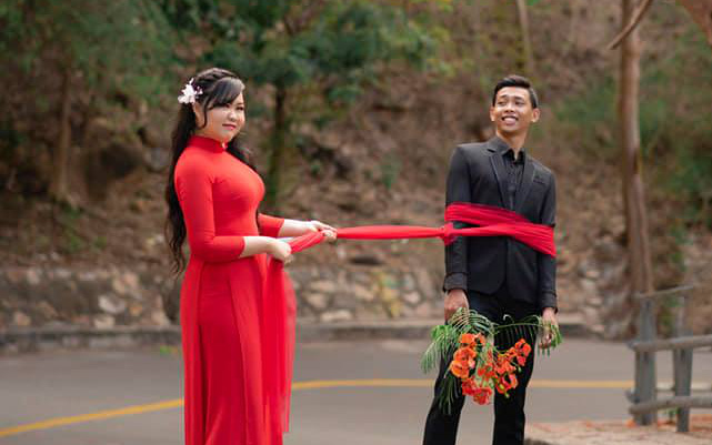 Cặp vợ chồng ở Sài Gòn chia sẻ kinh nghiệm chọn gói chụp ảnh cưới ngoại cảnh chỉ 7 triệu: Sẽ có phát sinh chi phí nhưng không cao, lựa chọn studio là điều quan trọng nhất