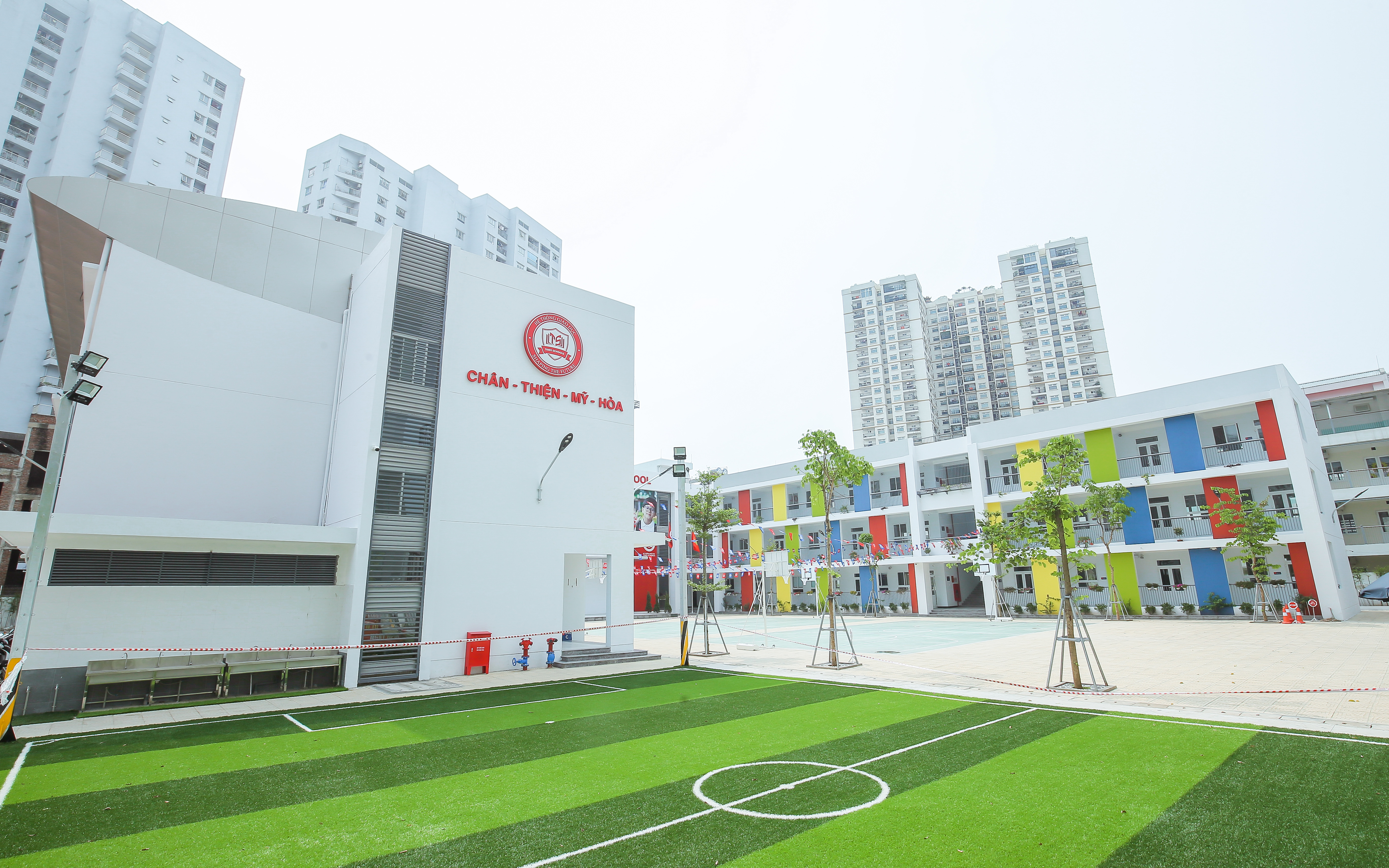 Trường tiểu học mới toanh ở Hà Nội: Mức học phí vừa tầm nhưng cơ sở vật chất cực đẹp, xây hẳn căn hộ riêng để dạy học sinh làm việc nhà
