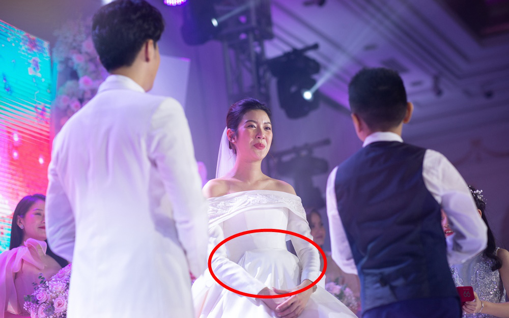 Á hậu Thúy Vân tuyên bố mang thai ngay trong đám cưới