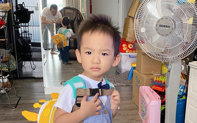 Con trai Lương Thế Thành "quạu nhẹ" trong ngày đầu đi học, nhưng phản ứng "lạ" khi về đến nhà mới khiến bố mẹ bất ngờ