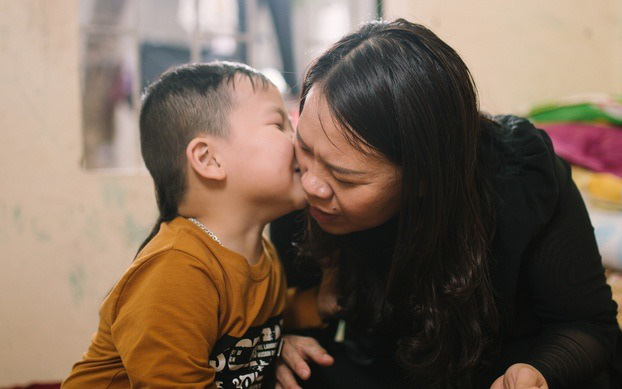 Bé 18 tháng không nói tiếng Việt mà đòi giao tiếp bằng tiếng Anh, mẹ tưởng con bị tự kỷ đem đi kiểm tra thì bất ngờ với kết quả 
