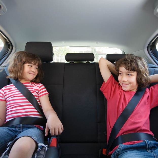 Trẻ em mấy tuổi thì được ngồi ghế trước ô tô? - Ảnh 3.