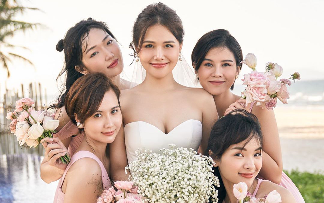 Phanh Lee tung thêm ảnh trong đám cưới với thiếu gia Cocobay, vòng 1 &quot;khủng&quot; của cô dâu trở thành tâm điểm