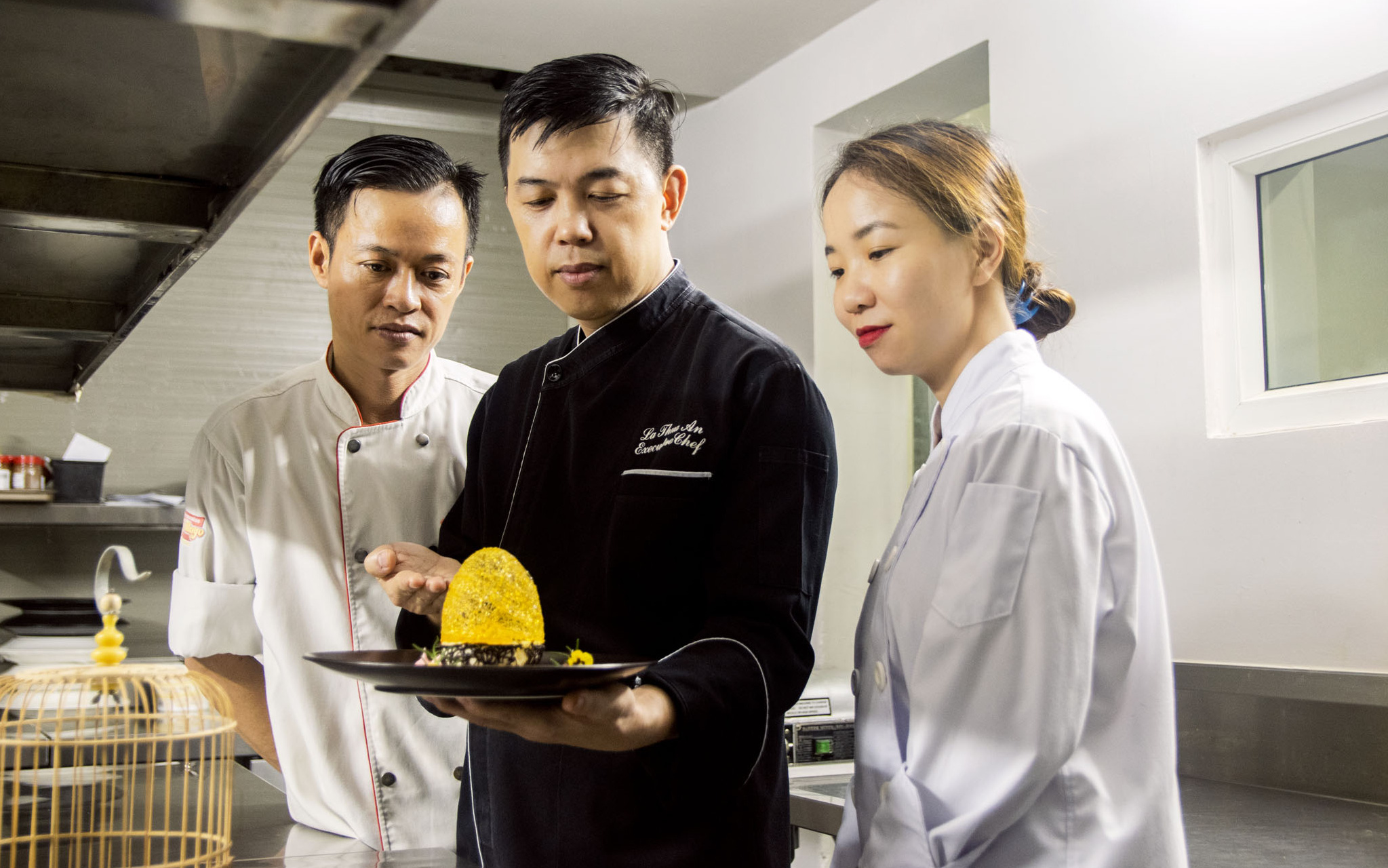 Trò chuyện với bếp trưởng La Thừa Ân - chàng trai gốc Huế chọn rời nước Pháp hoa lệ, trở về Việt Nam phát triển văn hóa ẩm thực xa hoa 