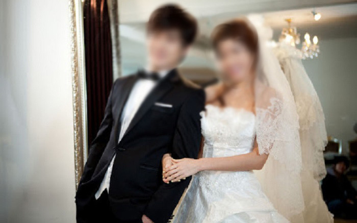 Dùng thân phận người cũ “mời” chú rể xem ảnh &quot;nóng&quot; để phá tan hạnh phúc, ngờ đâu lại nhận được phản ứng gây bẽ bàng từ người trong cuộc