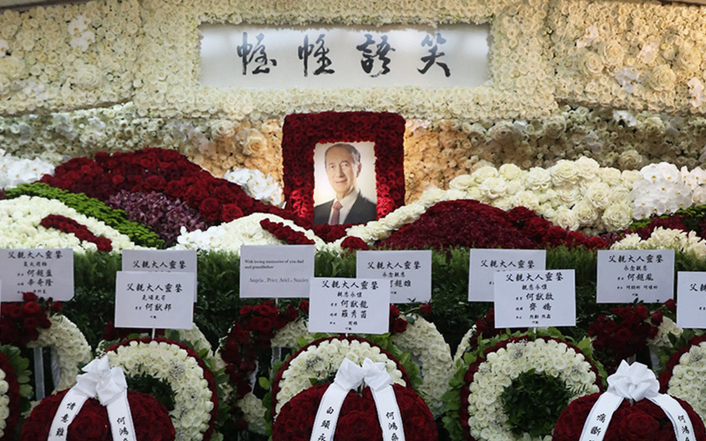 Tang lễ Vua sòng bài Macau: Tiếp tục gây chú ý với 6 tỷ đồng hoa tang và lời nhắn thâm tình của 3 bà vợ dành cho chồng quá cố
