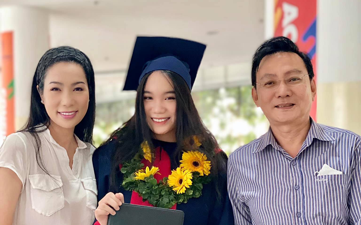 Sau con gái MC Quyền Linh, dân tình lại phát sốt vì vẻ ngoài xinh xắn cùng chiều cao 1m72 của con gái NSƯT Trịnh Kim Chi