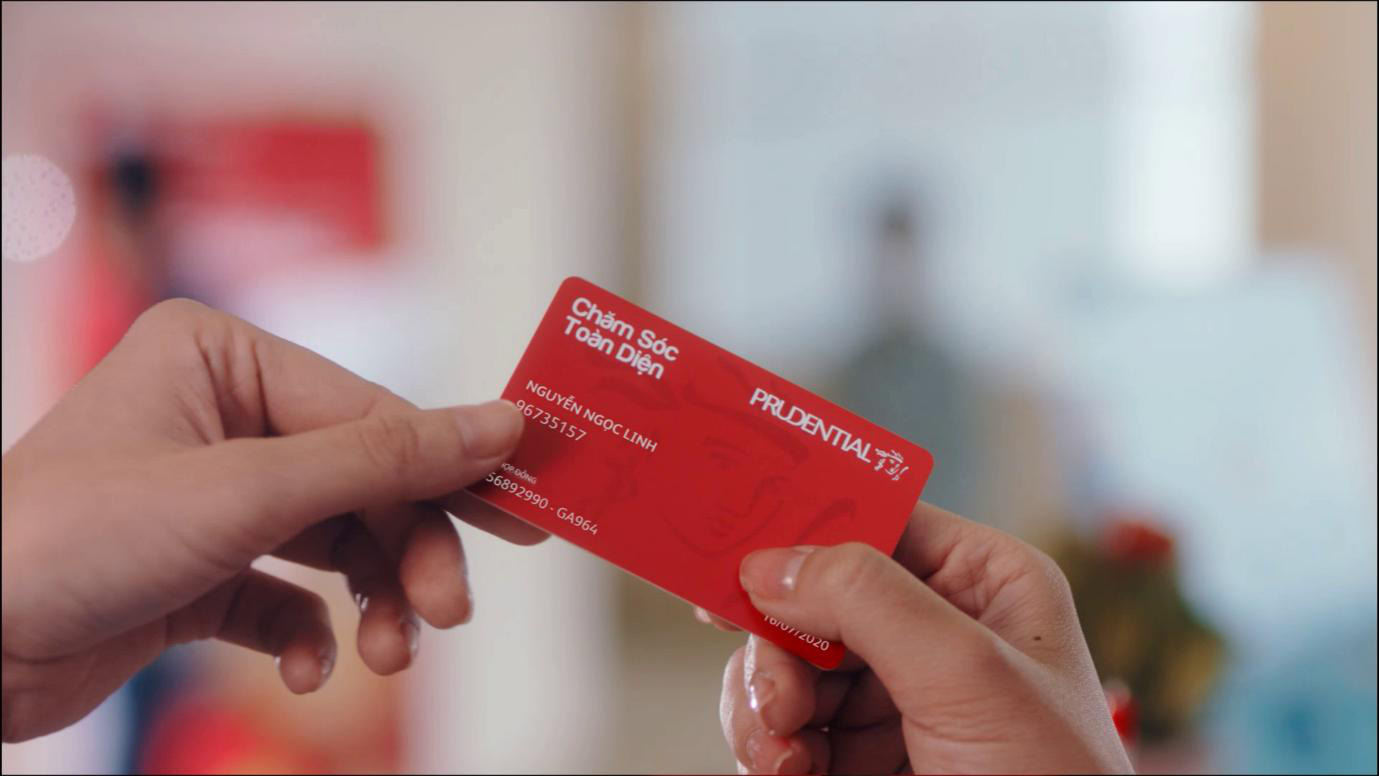 Ngoài những tấm thẻ ATM nhiều màu trong ví, bạn đã sở hữu thẻ chăm sóc sức khỏe này chưa? - Ảnh 1.