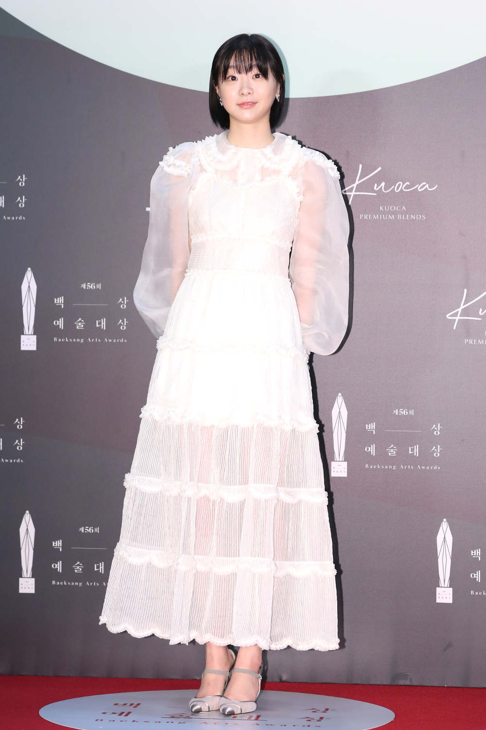 Một chiếc váy 2 số phận: "Điên nữ Iteawon" bị chê khó cảm, Seo Ye Ji diện lên lại sang hết sức - Ảnh 2.