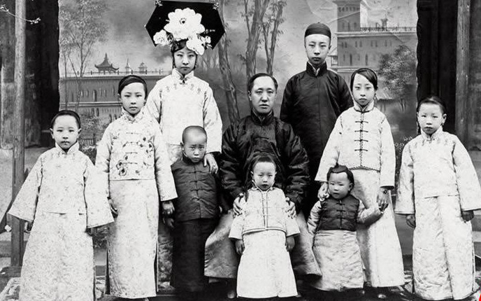 Loạt ảnh khắc họa toàn bộ cuộc sống của gia đình Hoàng đế nhà Thanh cuối cùng: 3 thế hệ cùng sống dưới 1 mái nhà và những câu chuyện ít người biết