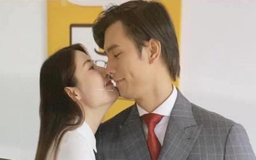 Tình yêu và tham vọng: Rò rỉ ảnh Linh hôn Minh trong phòng làm việc, táo bạo đến thế là cùng!