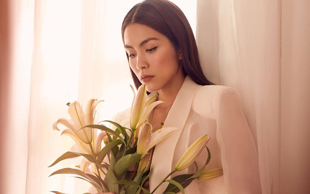 Tăng Thanh Hà đẹp xuất thần trong bộ ảnh mới nhưng tâm điểm chú ý lại là vòng 1 &quot;thả rông&quot;