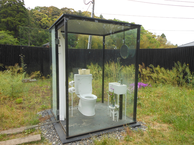 Nhà vệ sinh công cộng trong suốt ở Nhật Bản gây chú ý vì cảm biến thông minh, kính tự động đục khi có người - Ảnh 4.