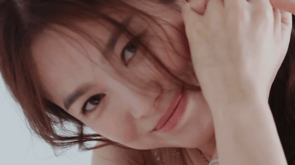 Đoạn clip 30s của Song Hye Kyo có gì mà ngay lập tức "hội chị em bạn dì" đã kéo nhau vào trang cá nhân bình luận? - Ảnh 1.