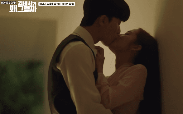 Cảnh hôn gây đỏ mặt của Park Seo Joon - Park Min Young trong phim &quot;Thư ký Kim&quot; đạt 100 triệu view, fan réo gọi làm phần 2