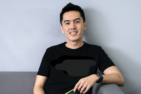 Vô tình bị "chụp lén", tân CEO Gojek Việt Nam đẹp trai như "hot boy" lập tức trở thành tâm điểm: Cao 1m84, 33 tuổi đã làm giám đốc điều hành của nhiều công ty lớn - Ảnh 3.