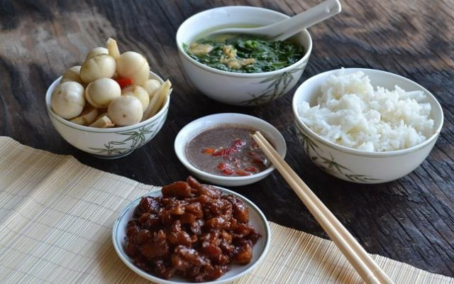 3 kiểu ăn cơm cực tai hại mà người Việt cần phải từ bỏ ngay trước khi làm 