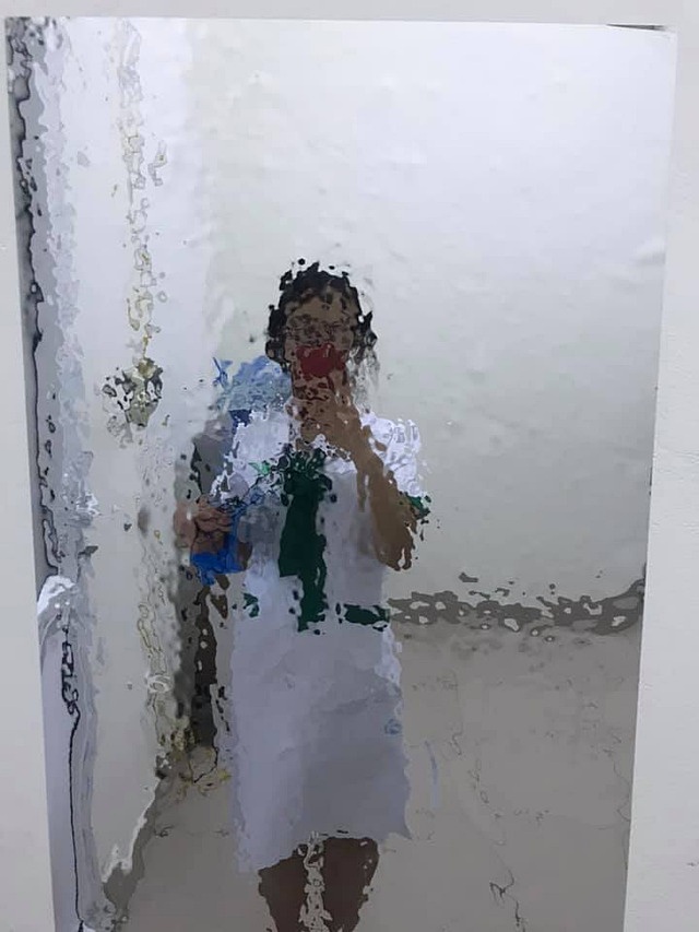 Đặt mua gương dán tường được quảng cáo "thần kỳ" trên mạng, cả phái đẹp lẫn cánh mày râu đều phát khóc khi soi hình thật - Ảnh 4.