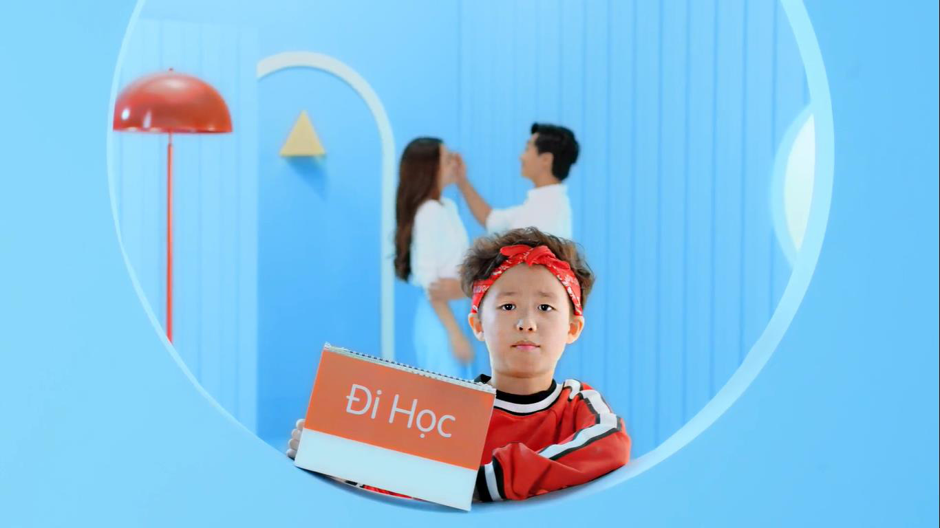 Từ chán học, rapper nhí Piggy gây bất ngờ khi thích thú đến trường trong MV mới - Ảnh 1.