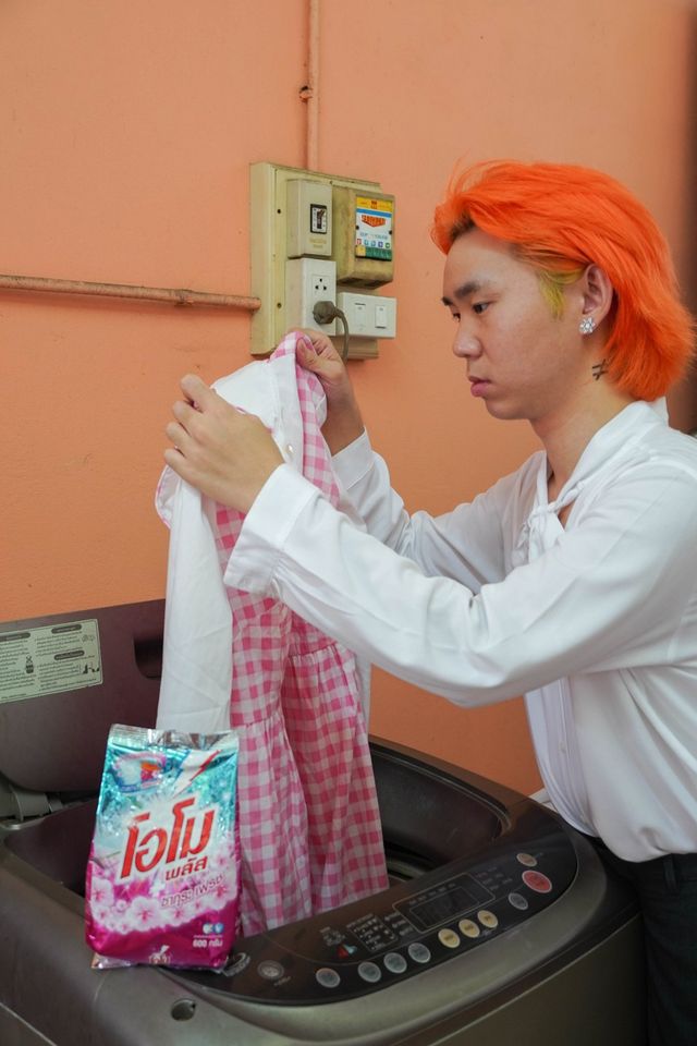 "Nếu gặp người ăn xin, tôi sẽ cho họ bột giặt OMO" - Quảng cáo lầy lội của chàng trai Thái Lan khiến TVC bột giặt Aba cũng phải "cúi đầu chào thua" - Ảnh 19.