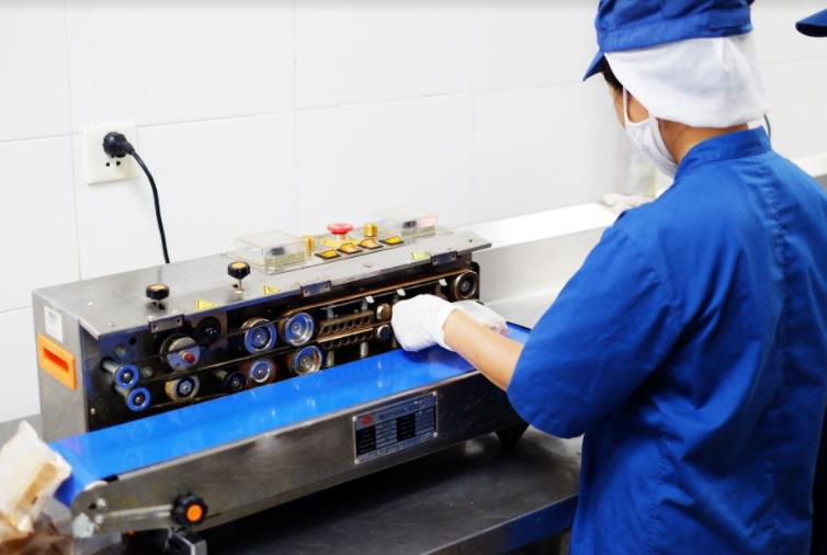 Hành trình ra lò khắt khe của hơn 1 triệu chiếc bánh trung thu VinMart - Ảnh 7.