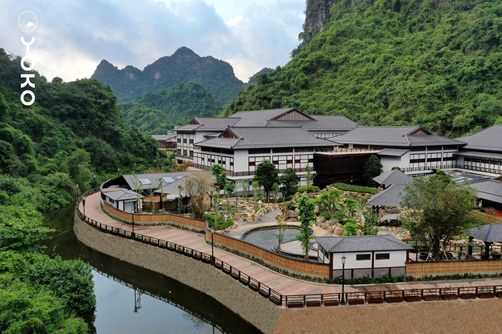 Yoko Onsen Quang Hanh đẹp lung linh trong MV của chàng trai công sở - Ảnh 1.