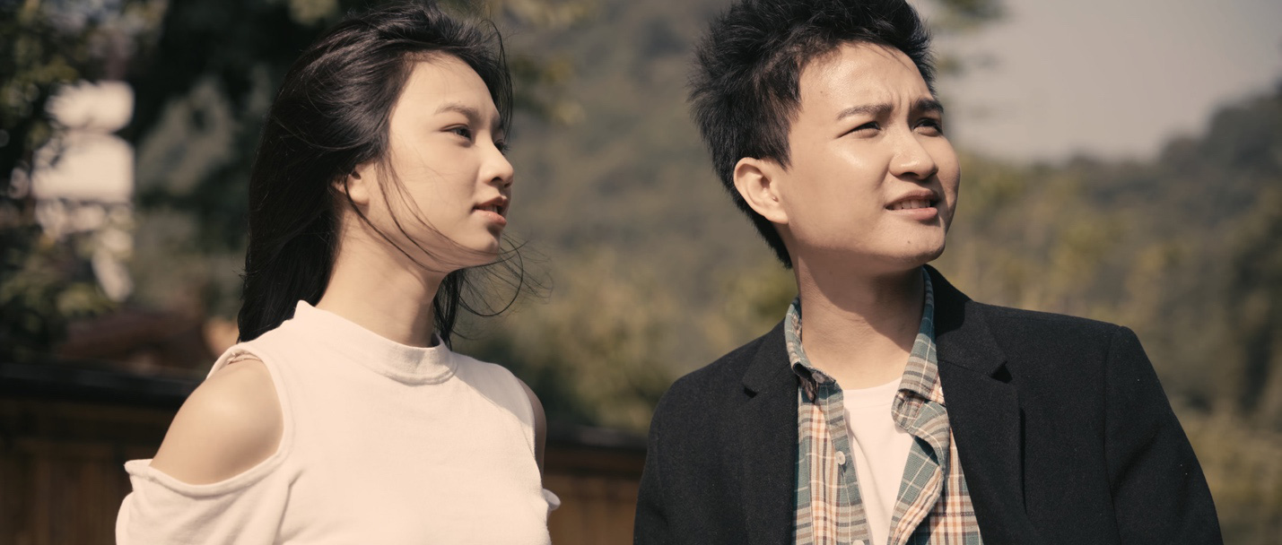 Yoko Onsen Quang Hanh đẹp lung linh trong MV của chàng trai công sở - Ảnh 1.