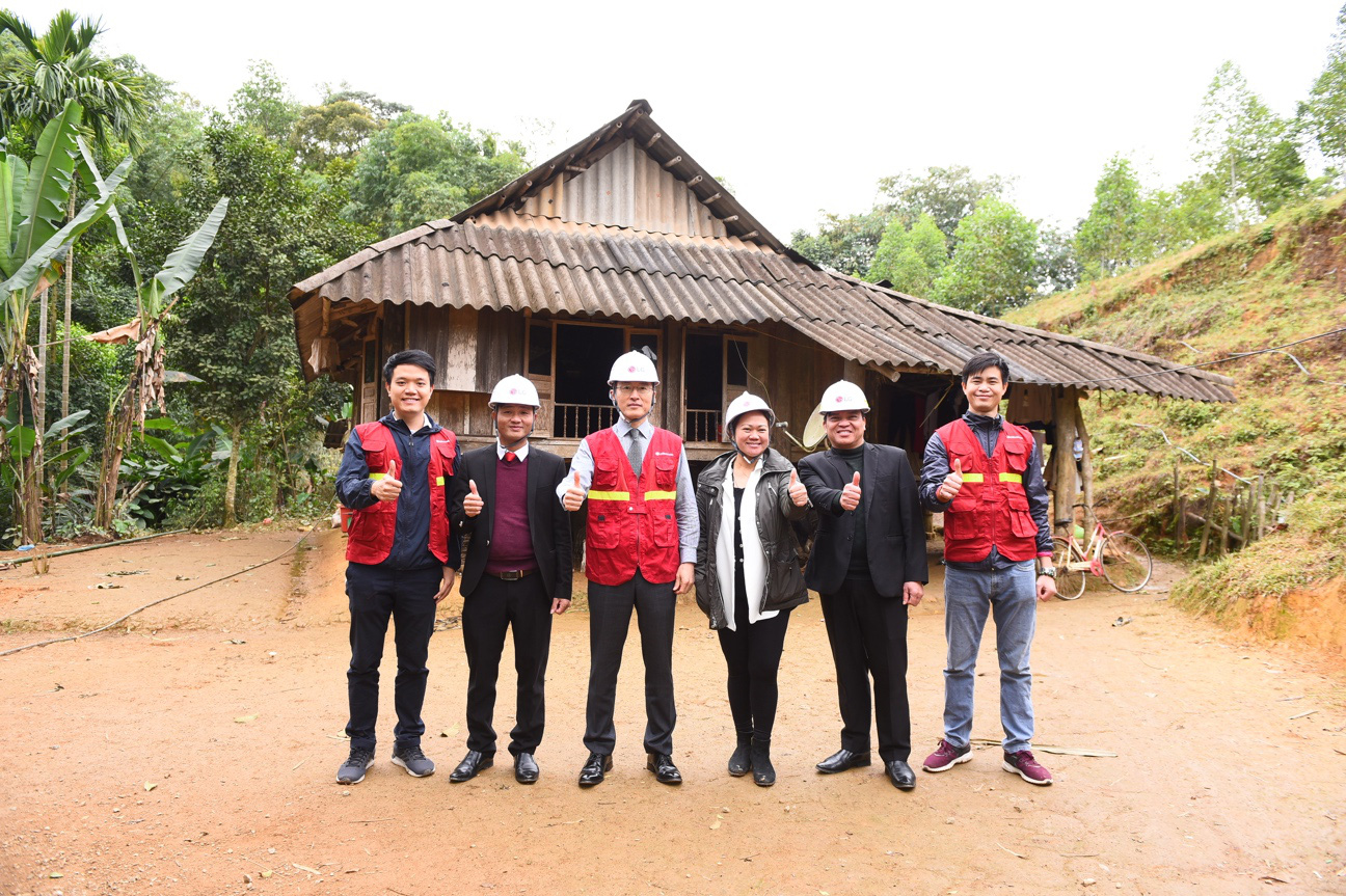 42 hộ gia đình dân tộc Mường được ổn định chỗ ở nhờ sự góp sức của tổ chức Habitat For Humanity và Công ty điện tử LG - Ảnh 3.
