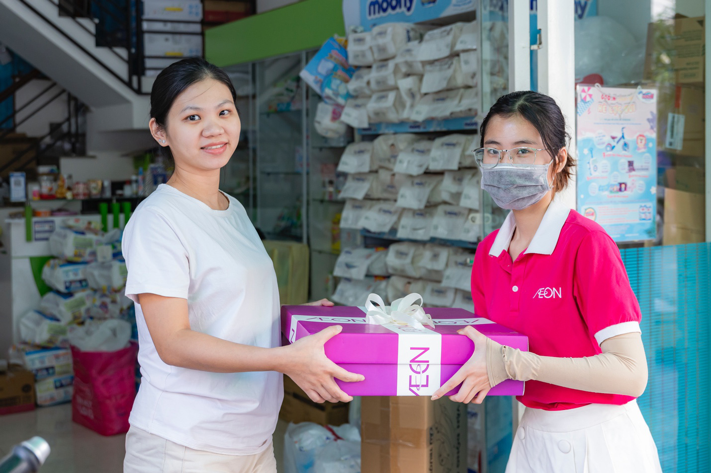 Hành trình trao quà đầy cảm xúc tới 500 thành viên của AEON Việt Nam - Ảnh 5.