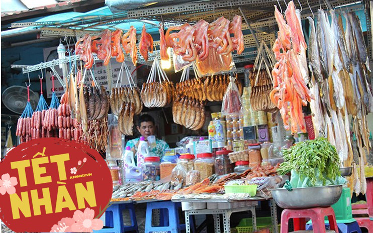 Ghé chợ Campuchia ở Sài Gòn “săn” món lạ ăn Tết: Cầm vài trăm nghìn mua được những gì?