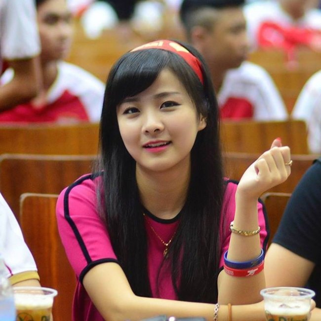 6 năm sau khoảnh khắc "gây bão" khi rơi nước mắt vì U19 Việt Nam, nữ sinh khóc trên khán đài có cuộc sống ra sao? - Ảnh 6.