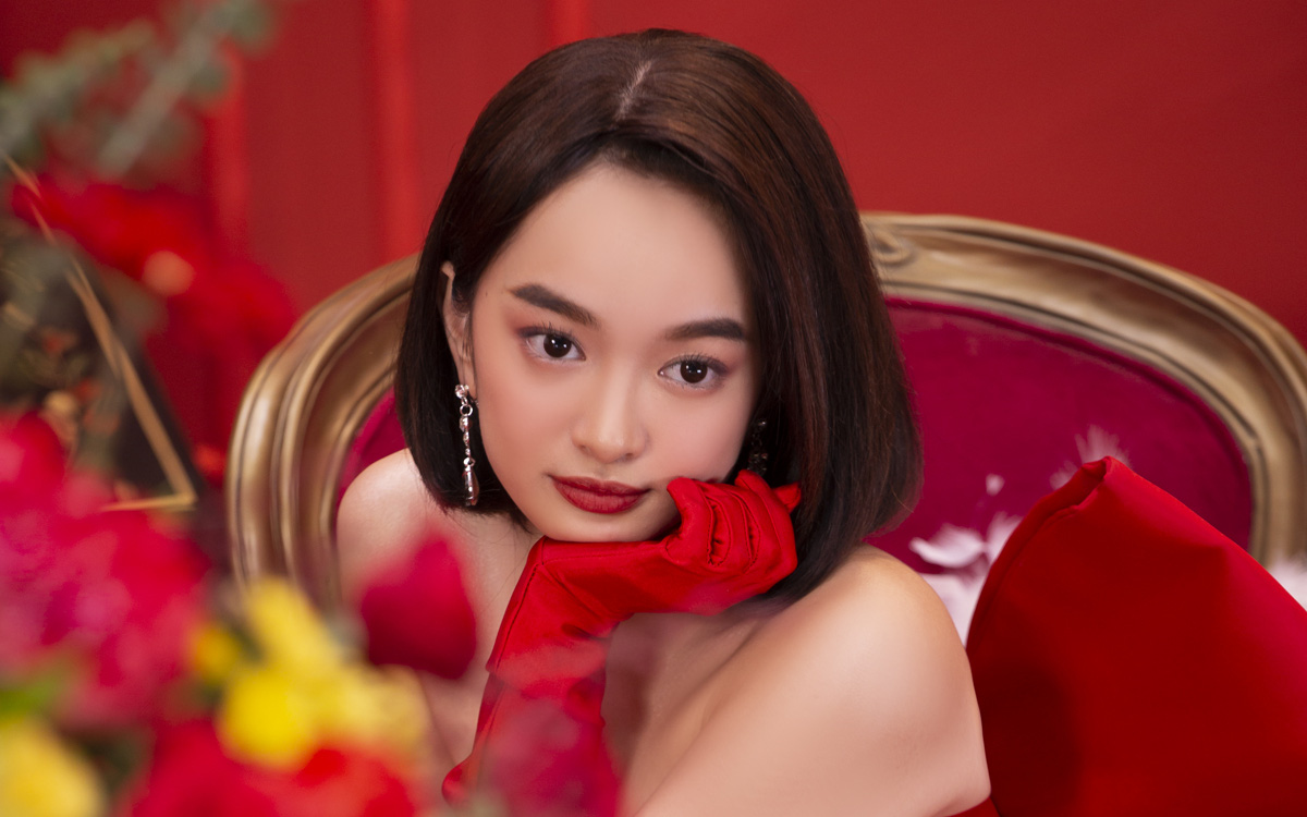 "Gái già lắm chiêu V": Kaity Nguyễn sang chảnh, đẹp kiêu kỳ trong màn chúc Tết giàu sang