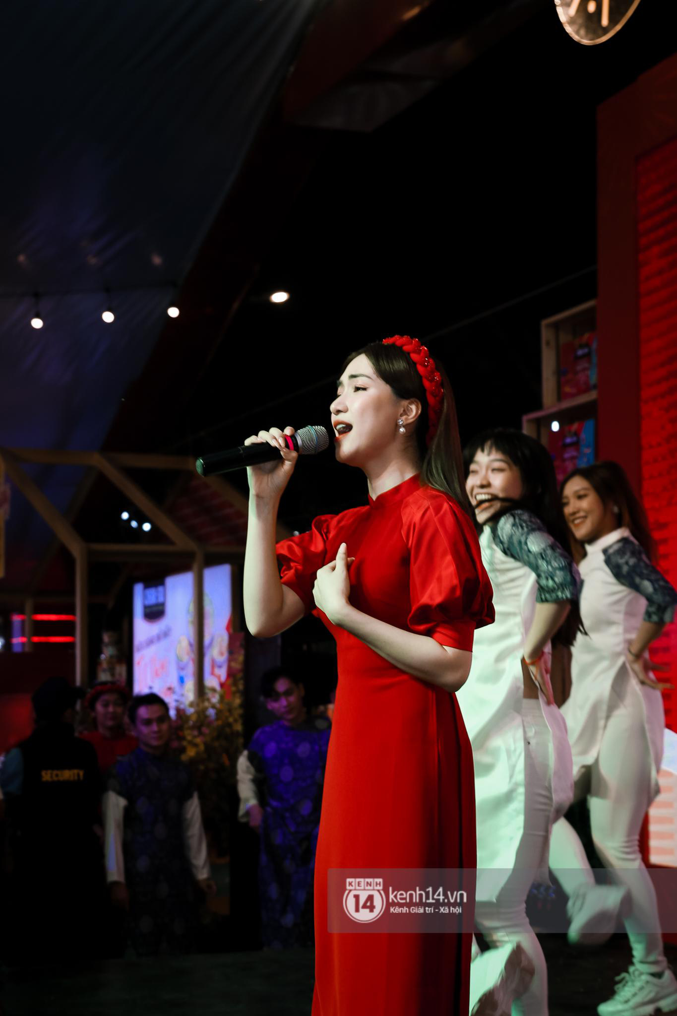 Giới trẻ phấn khích chờ đợi Hòa Minzy quẩy hết mình ngày kết thúc Lễ hội Tết Việt - Ảnh 2.