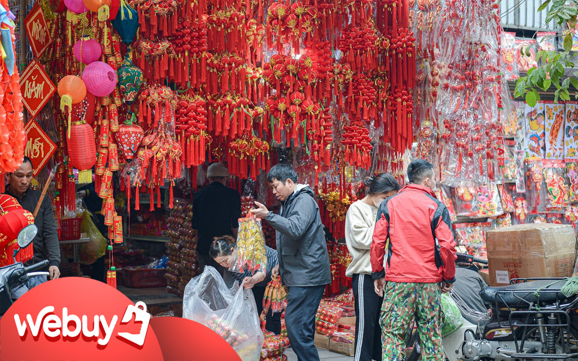 Dạo 1 vòng phố Hàng Mã mua đồ trang trí Tết Tân Sửu: Đồ truyền thống "mới" lên ngôi, giá tăng cao so với năm ngoái