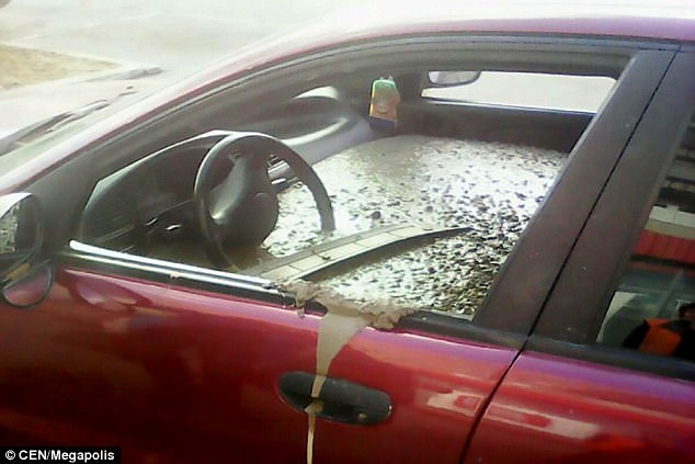 Chồng đổ bê tông vào ô tô của vợ để phạt vì tội... dám tự ý đổi tên mà không xin phép - Ảnh 3.