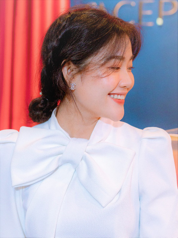 Gái đẹp Nha Trang nổi lên vì giống minh tinh Hồng Kông nay đã trở thành Đại sứ thương hiệu FACEPIA - Ảnh 3.