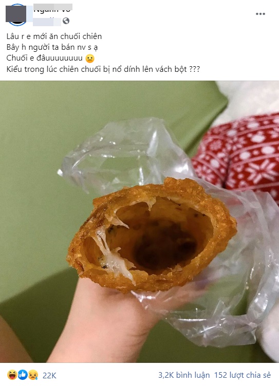 Hào hứng mua chiếc bánh chuối nóng hôi hổi, cô gái "thốn tận rốn" khi phát ruột bánh không cánh mà bay, chỉ còn lại chiếc hố đen sâu thẳm - Ảnh 1.