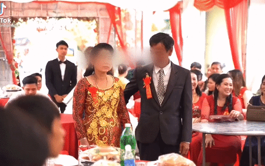 Hành động "dứt tình" của bác gái trong đám cưới khiến dân tình tranh cãi, nhưng cô dâu lên tiếng tiết lộ lý do nghe mới xót xa