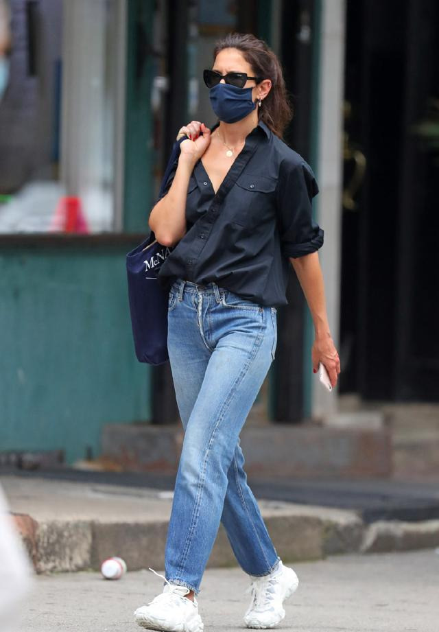Katie Holmes đúng là "nghiện" quần jeans và có loạt cách mix chuẩn sành điệu cho nàng 30  - Ảnh 7.