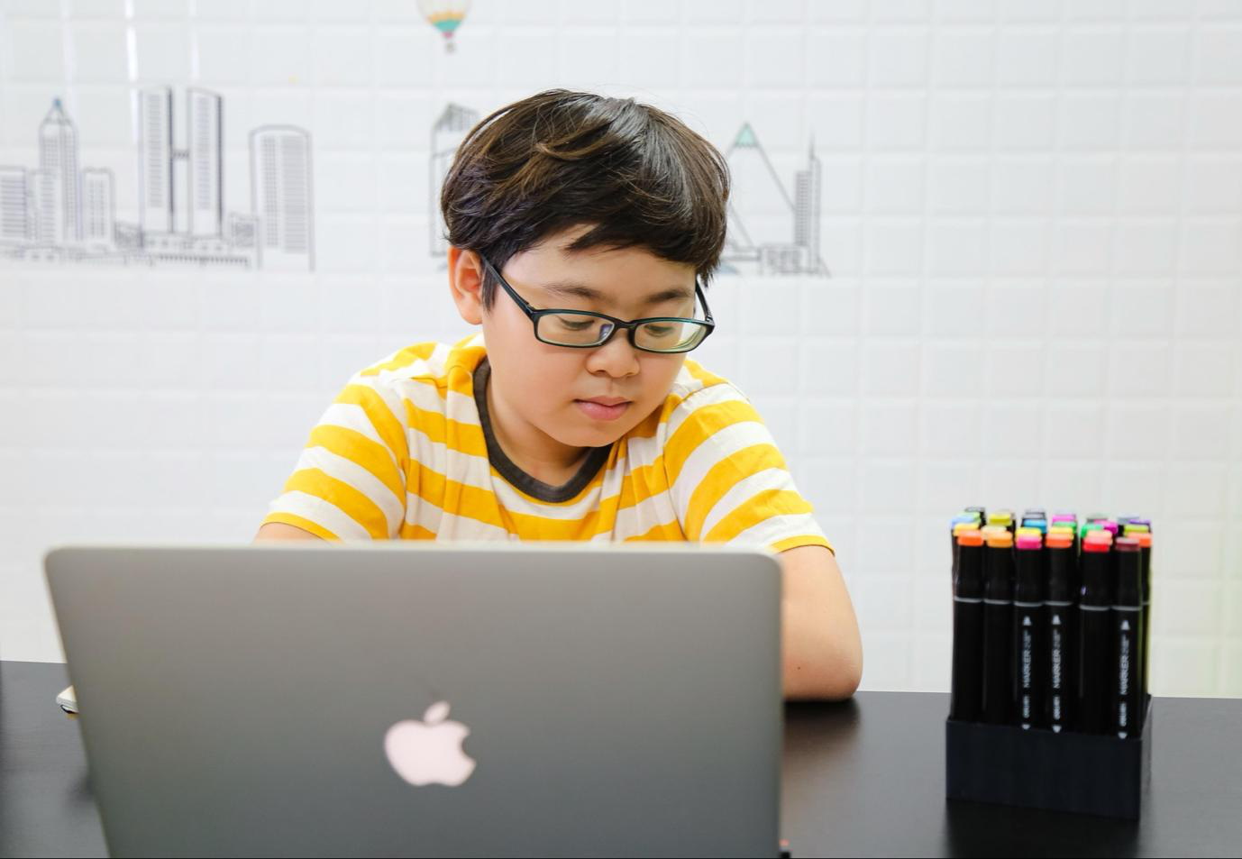 Thực trạng đáng lo ngại của bố mẹ đối với việc học online của trẻ - Ảnh 5.
