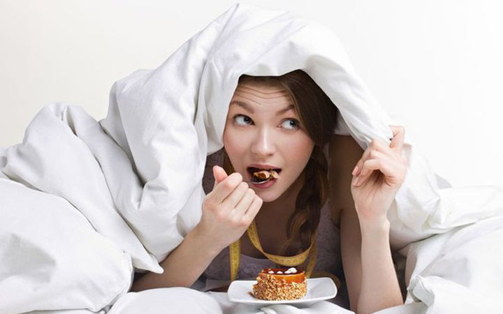 4 thói quen xấu trước khi đi ngủ khiến gan bị tổn thương nghiêm trọng, thực hiện 4 điều này giúp dưỡng gan