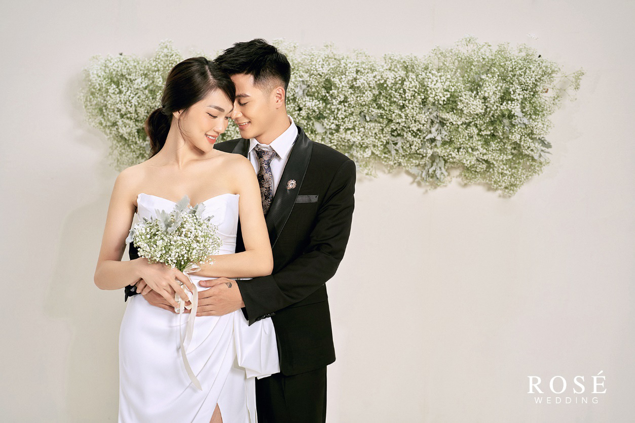 Hé lộ ảnh cưới đẹp lung linh của “Gương mặt đẹp nhất Hoa hậu Hoàn vũ Việt Nam” - Ảnh 1.