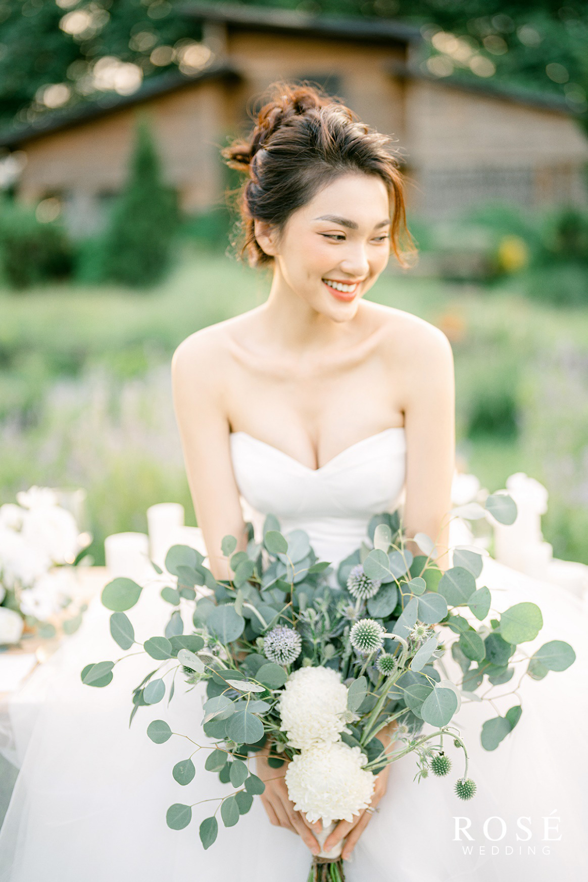 Hé lộ ảnh cưới đẹp lung linh của “Gương mặt đẹp nhất Hoa hậu Hoàn vũ Việt Nam” - Ảnh 4.