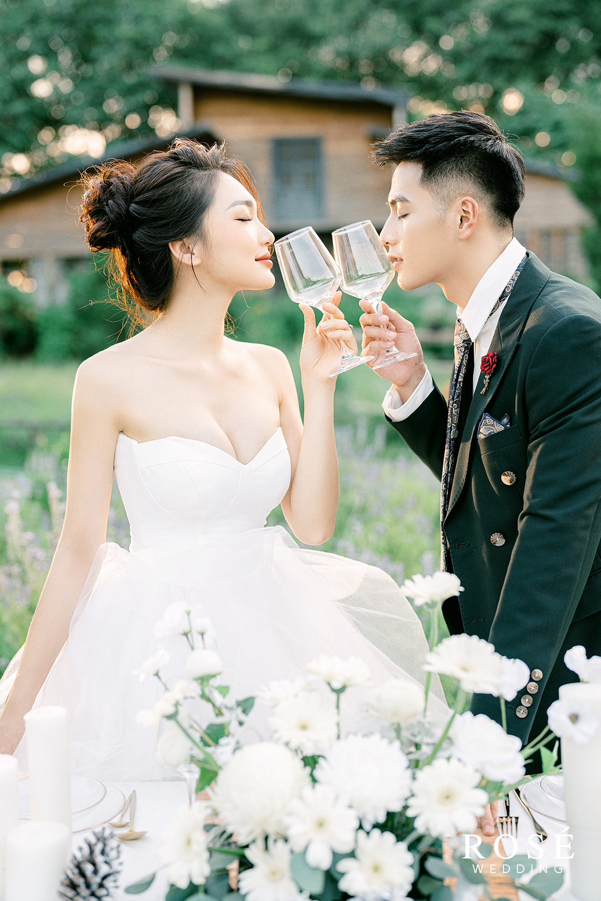 Hé lộ ảnh cưới đẹp lung linh của “Gương mặt đẹp nhất Hoa hậu Hoàn vũ Việt Nam” - Ảnh 8.
