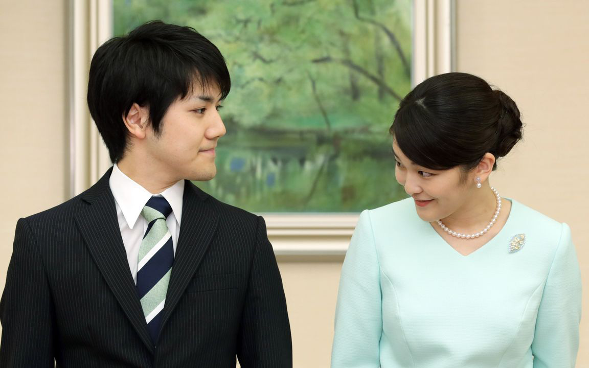 Công chúa Nhật Bản có nguy cơ hoãn đám cưới vì sự cố ngoài ý muốn cùng những &quot;điềm báo&quot; xấu