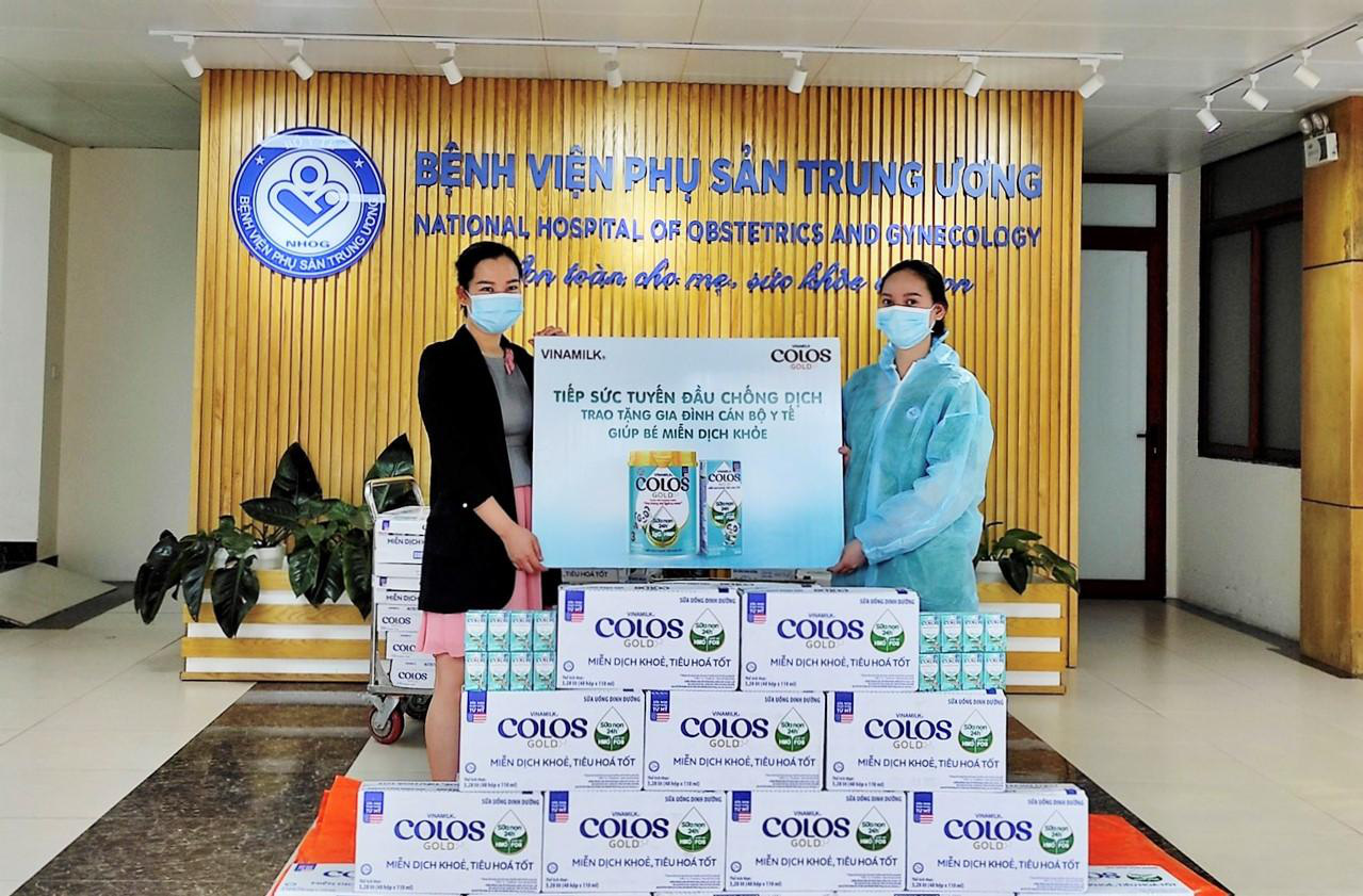 Vinamilk ColosGold chăm sóc dinh dưỡng cho con em y bác sĩ tuyến đầu - Ảnh 1.