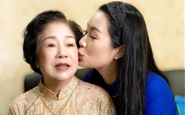 Nghệ sĩ Việt đồng loạt chia buồn với Trịnh Kim Chi khi mẹ ruột vừa qua đời