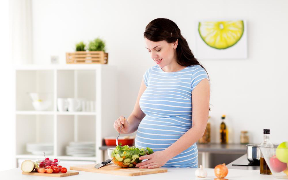 Vi chất dinh dưỡng cho phụ nữ mang thai: Mẹ bầu đã biết cách bổ sung sao cho đúng và đủ?